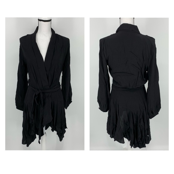 Elliatt Dresses & Skirts - Elliatt Unveiling Dress Black Size Small G21